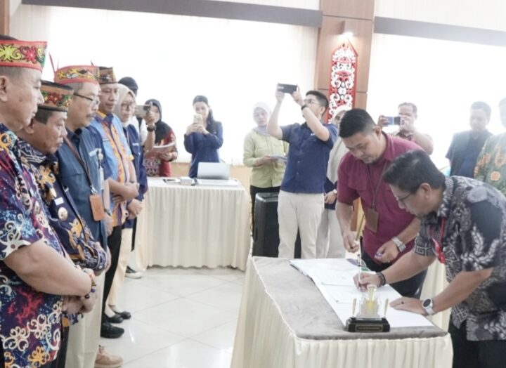 Bupati Kapuas Saksikan Penandatanganan Perjanjian Kerja Sama Kegiatan Desk Program SSI JKN