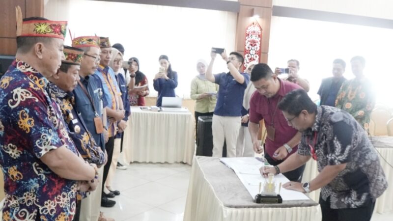 Bupati Kapuas Saksikan Penandatanganan Perjanjian Kerja Sama Kegiatan Desk Program SSI JKN