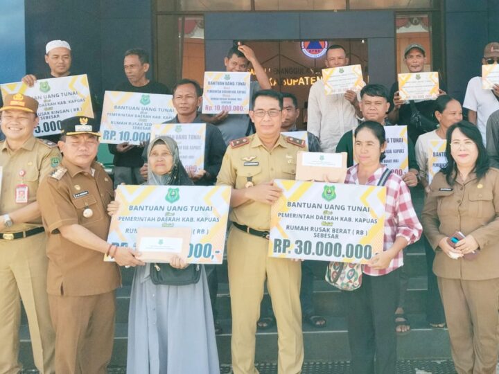Pemkab Kapuas Serahkan Bantuan untuk Korban Bencana, Bupati Ingatkan Siaga Karhutla di Musim Kemarau