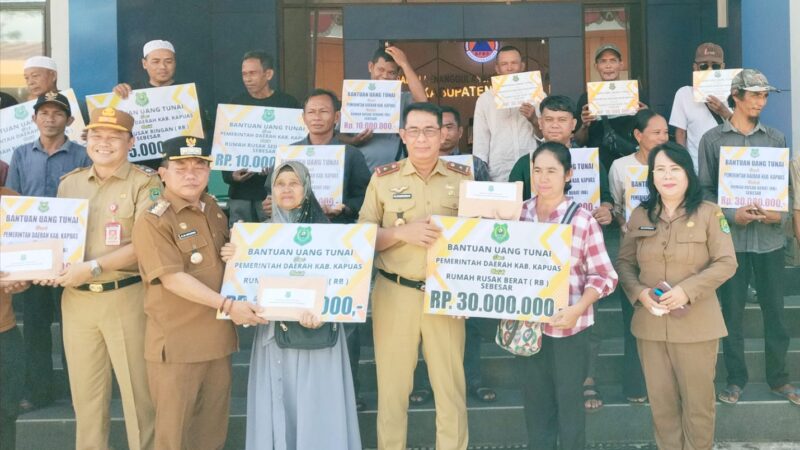 Pemkab Kapuas Serahkan Bantuan untuk Korban Bencana, Bupati Ingatkan Siaga Karhutla di Musim Kemarau