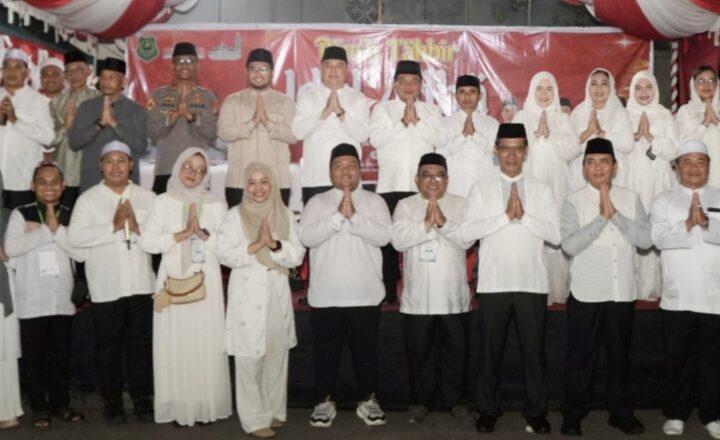 Ribuan Warga Meriahkan Pawai Takbir Idul Adha di Kuala Kapuas