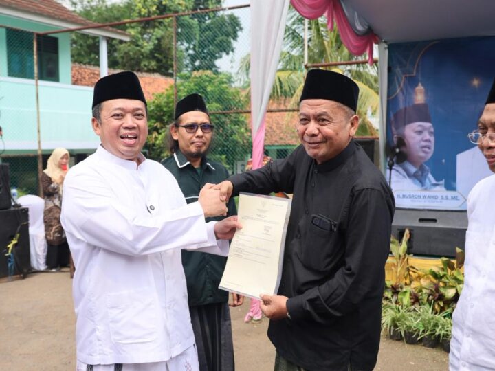 Menteri Nusron Ajak Pemimpin Layani Rakyat dengan Tulus saat Pengajian di Pandeglang