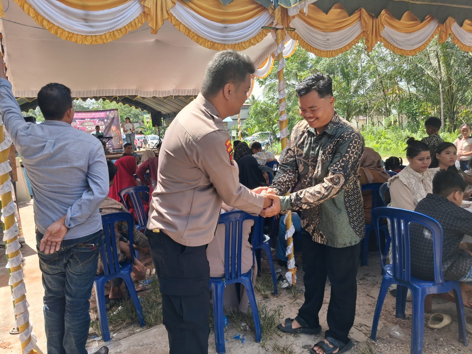 Polsek Rakumpit Kawal Resepsi Warga di Petuk Barunai, Situasi Berlangsung Kondusif