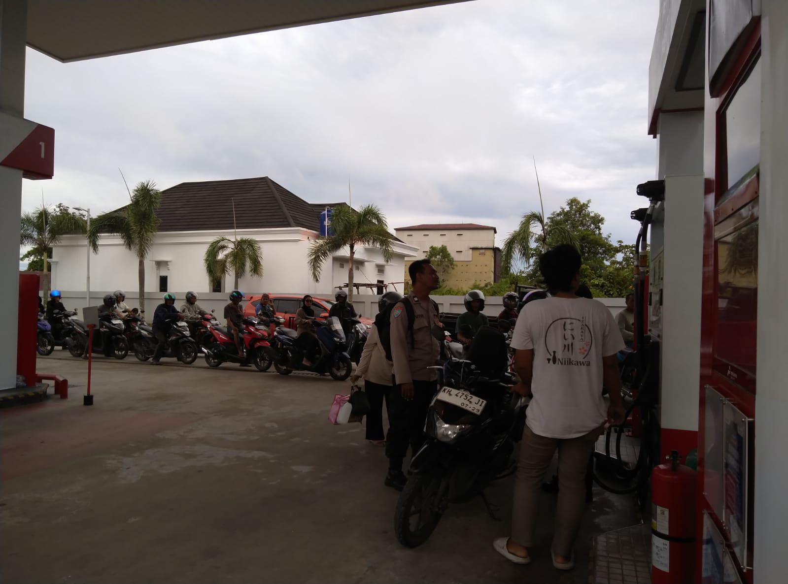 Polisi Datangi SPBU di Pahandut Seberang, Pastikan Pelayanan BBM Tetap Lancar