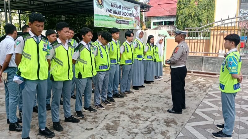 Satlantas Polresta Palangka Raya Latih Anggota PKS SMAN 1 Atur Lalu Lintas