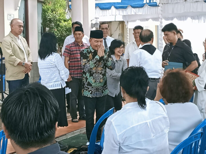 Melayat ke Rumah Duka Alm Tatie Kena Laba, Gubernur Kalteng Sampaikan Ucapan Duka Mendalam