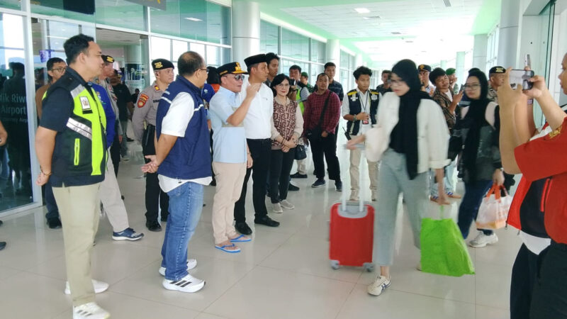 Gubernur Kalteng Laksanakan Monitoring dan Pengawasan Angkutan Lebaran di Bandara Tiilik Riwut