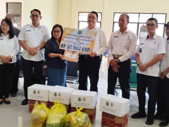 Pemkab Kapuas Salurkan Bantuan Kepada Masyarakat Terdampak Bencana