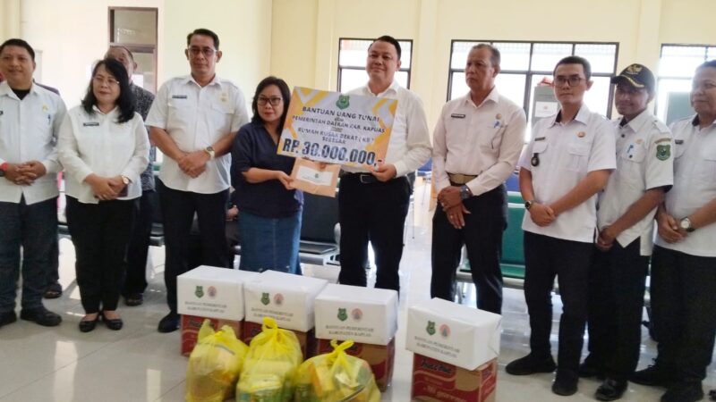 Pemkab Kapuas Salurkan Bantuan Kepada Masyarakat Terdampak Bencana