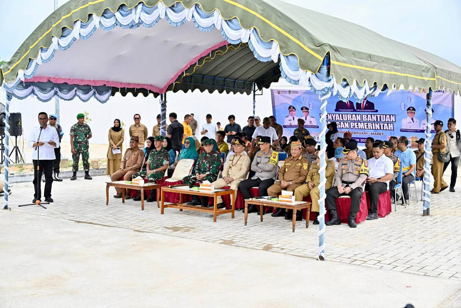 Plt. Sekda : Jaga stabilitas Harga Bapok, Pemprov Kalteng Salurkan 2.000 Paket Sembako dan Penyaluran Bantuan Presiden