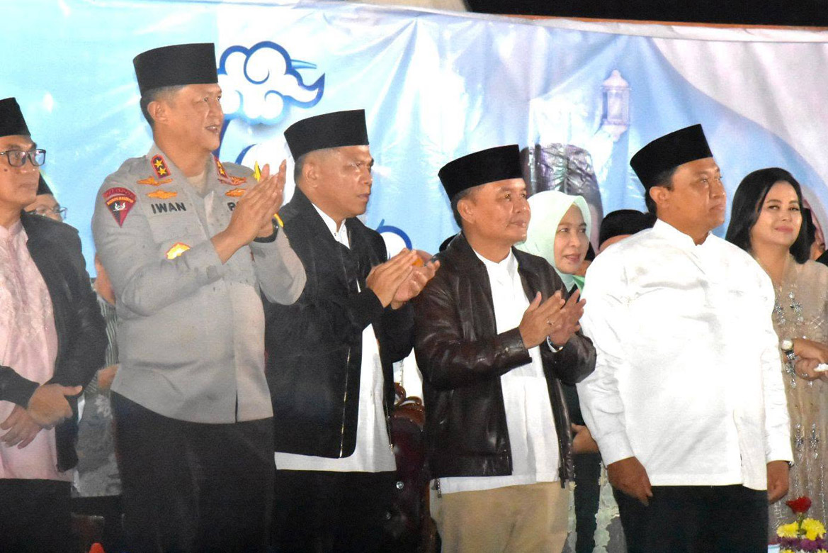 Sambut Hari Idul Fitri 1447 H, Gubernur Kalteng Lepas Peserta Pawai Takbiran