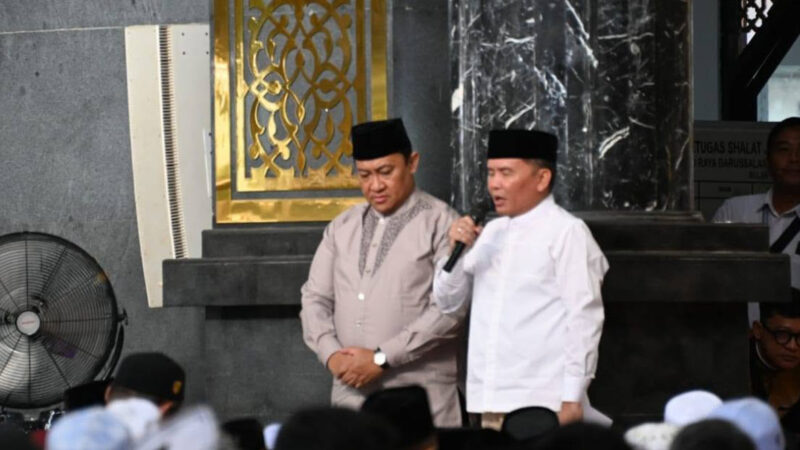 Gubernur dan Wagub Kalteng Laksanakan Sholat Idulfitri di Masjid Raya Darusallam Palangka Raya