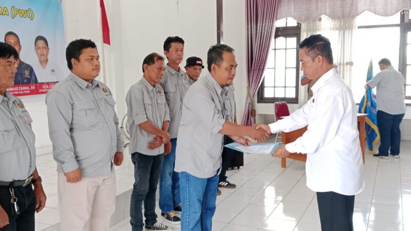 Pengurus Baru PWI Kapuas Dilantik, Diingatkan Jaga Integritas dan Profesionalisme Wartawan