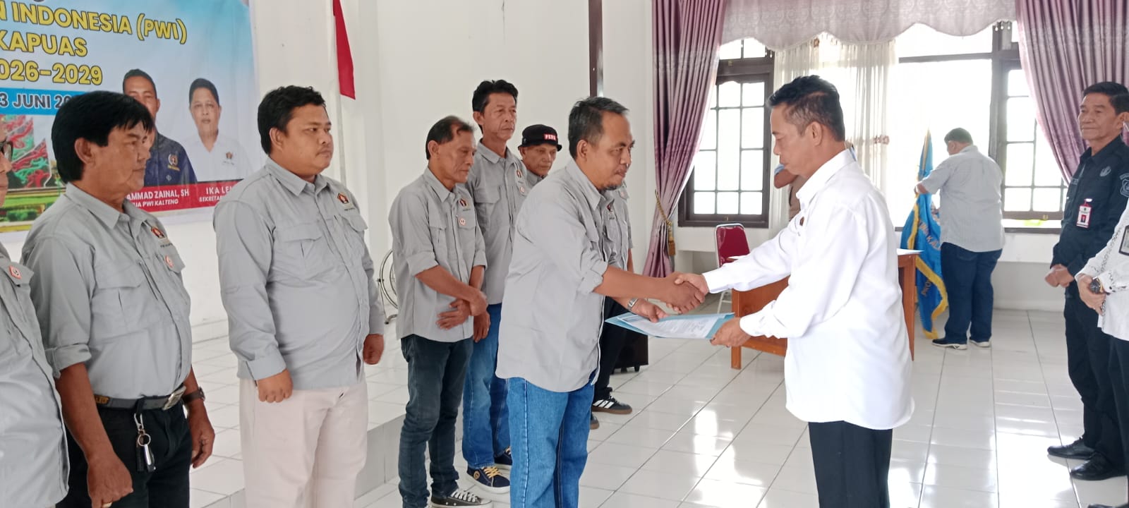 Pengurus Baru PWI Kapuas Dilantik, Diingatkan Jaga Integritas dan Profesionalisme Wartawan