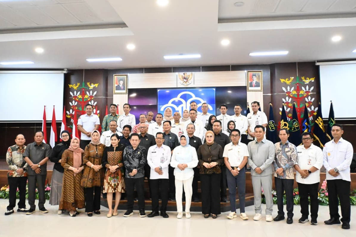 Sinkronkan Dua Naskah Akademik Raperda Inisiatif, Pimpinan dan Anggota DPRD Barito Utara Kunker ke Kemenkum Kalteng