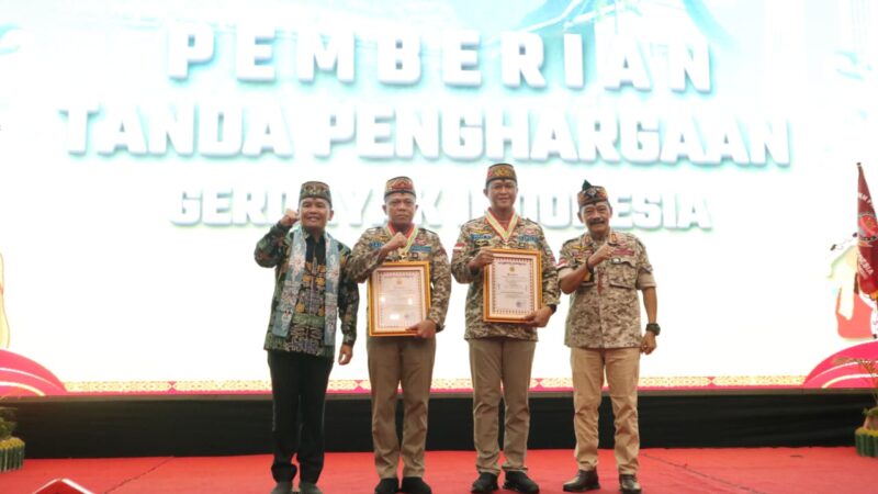 Kapolda Kalteng Dianugerahi Penghargaan Gerdayak pada HUT ke-16 Organisasi Dayak