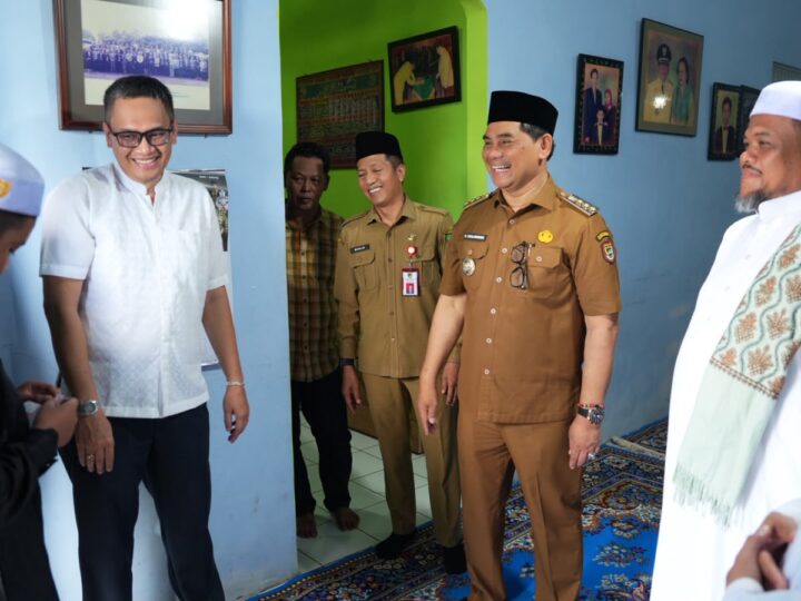 Shalahuddin Takziah ke Rumah Duka Erestu Zairinah, Pemkab Barito Utara Sampaikan Duka Mendalam