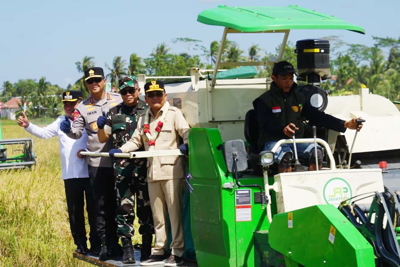 Laksanakan Panen Raya, Gubernur Sampaikan Kapuas Lokus Utama Sentra Produksi Pangan Skala Besar