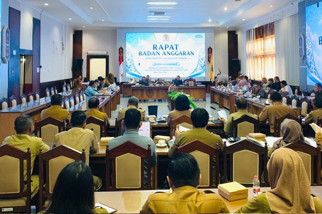 Pembahasan Raperda Pertanggungjawaban Pelaksanaan APBD 2025 oleh Banggar DPRD Bersama TAPD Kalteng