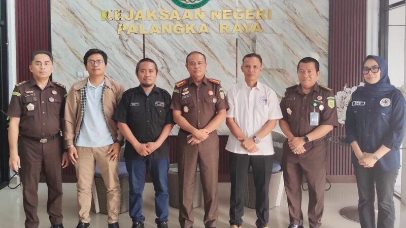 Perkuat Kolaborasi dengan Kejari Palangka Raya, SMSI Komitmen Hadirkan Jurnalisme yang Konstruktif Melalui Program News Room Jaga Desa
