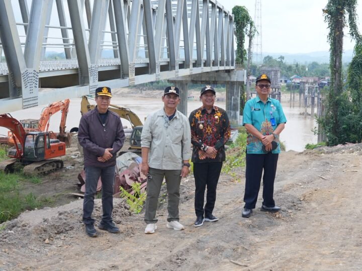 Melihat Langsung Pembangunan Jembatan Lemo dan PDAM Jingah, Bupati Barito Utara Pastikan Infrastruktur Segera Dirasakan Warga