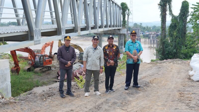 Melihat Langsung Pembangunan Jembatan Lemo dan PDAM Jingah, Bupati Barito Utara Pastikan Infrastruktur Segera Dirasakan Warga