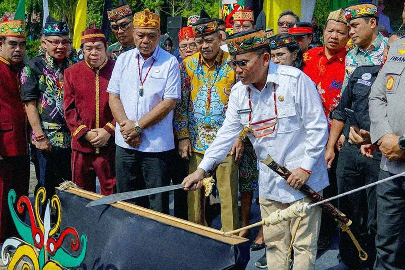 Gubernur Tegaskan Pembangunan Huma Betang Sebagai Bentuk Pelestarian Nilai Kearifan Budaya Dayak