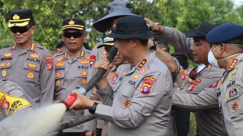 Kapolda Kalteng Pimpin Pemadaman Karhutla di Desa Tumbang Nusa