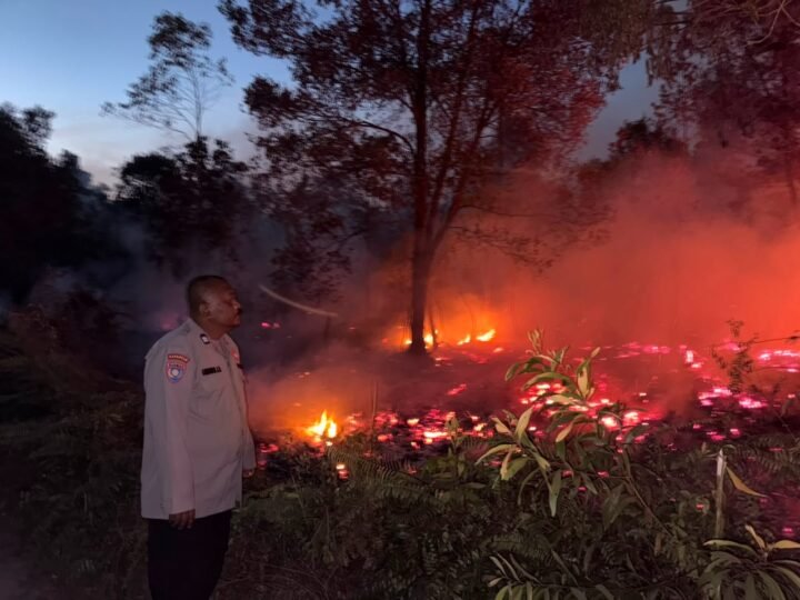 Hotspot Muncul di Kalampangan Palangka Raya, Polisi dan MPA Langsung Turun Padamkan Api