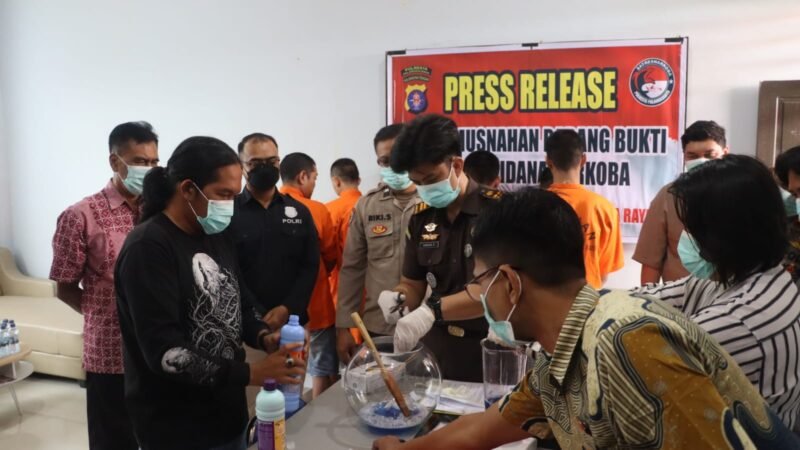 Satresnarkoba Polresta Palangka Raya Musnahkan Barang Bukti dari 7 Perkara Narkotika