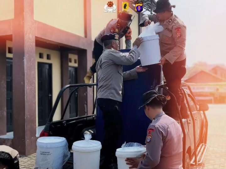 Satbrimob Kalteng Uji Powder Pemadam untuk Hadang Karhutla di Palangka Raya