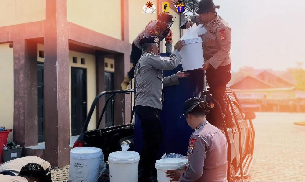 Satbrimob Kalteng Uji Powder Pemadam untuk Hadang Karhutla di Palangka Raya