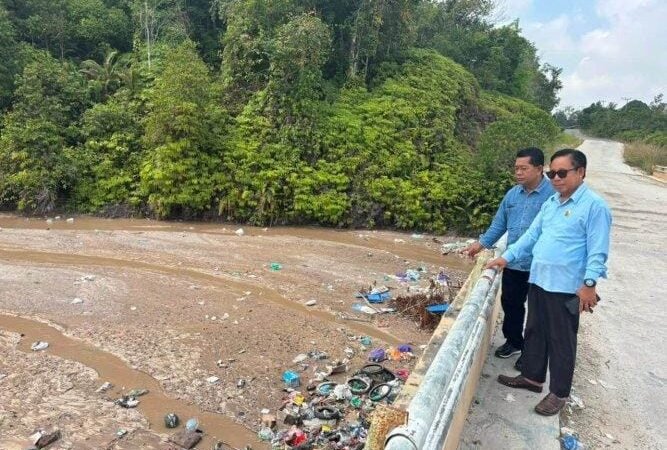 DPRD Gumas Soroti Sungai Dipenuhi Sampah