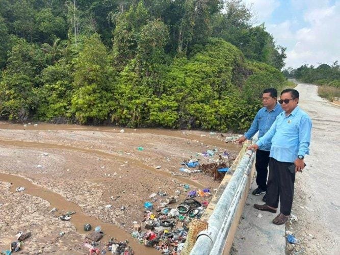 DPRD Gumas Soroti Sungai Dipenuhi Sampah