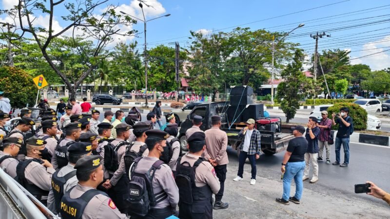 Polresta Palangka Raya Kawal Aksi Damai di Kantor PLN, Pastikan Kebebasan Berpendapat