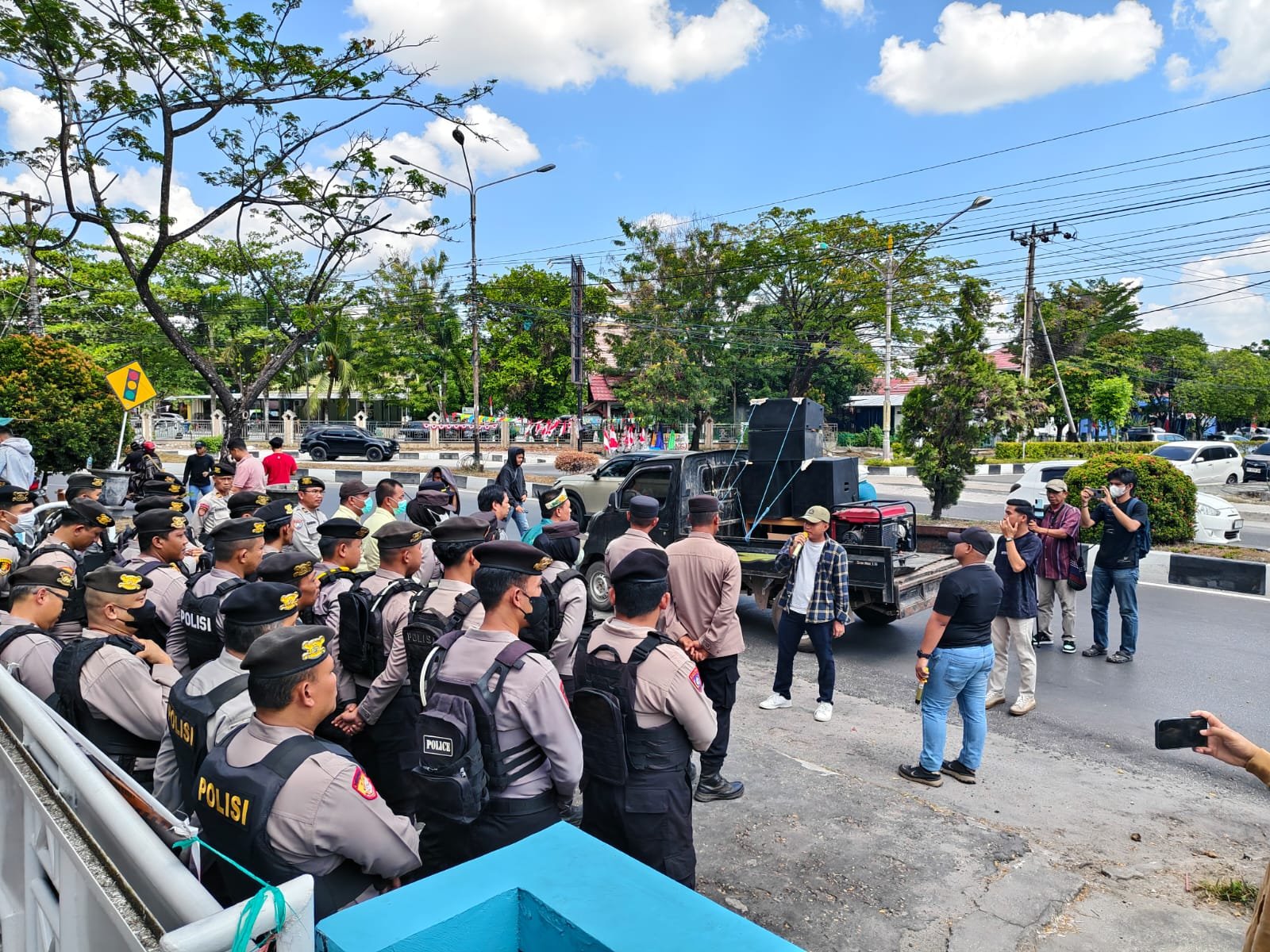 Polresta Palangka Raya Kawal Aksi Damai di Kantor PLN, Pastikan Kebebasan Berpendapat