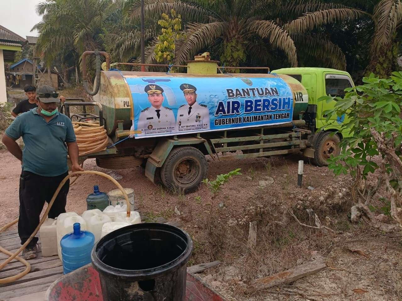 Pemprov Kalteng Salurkan 139.200 Liter Air Bersih ke Sembilan Kabupaten