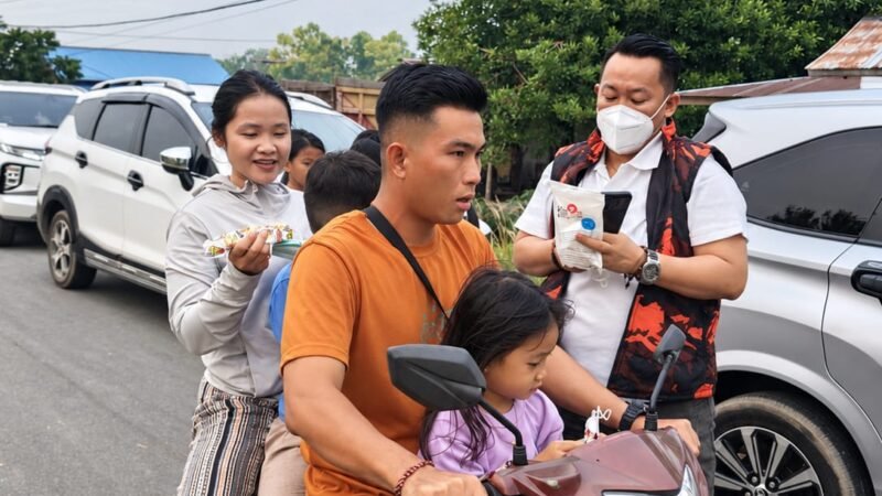 Sebagai Bentuk Peduli, Ketua Baguna DPC. PDI Perjuangan Sekaligus Ketu MPC PP Palangka Raya Bagikan Masker Gratis.