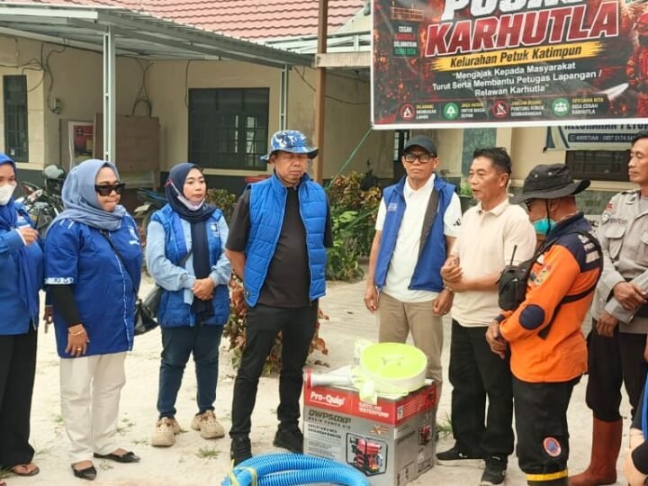 Anggota DPR RI Perwakilan Kalteng, M. Syauqie Serahkan Bantuan Mesin Pemadam Kebakaran