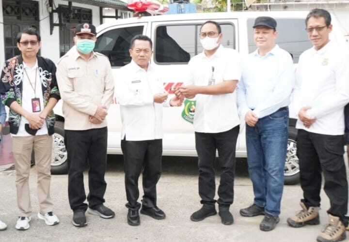 Jaga Kesehatan Warga, Bupati Kapuas Borong Masker dan Bagikan Gratis