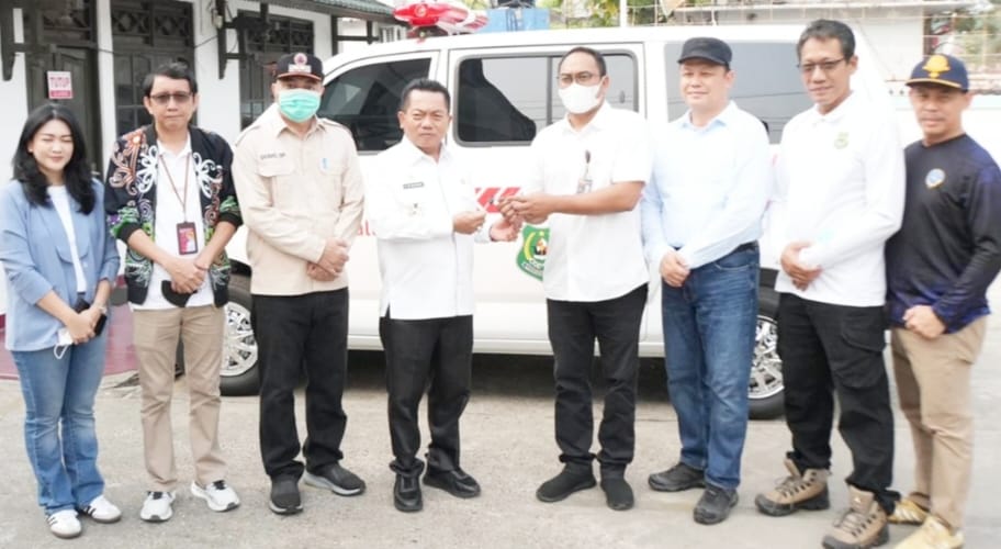 Jaga Kesehatan Warga, Bupati Kapuas Borong Masker dan Bagikan Gratis