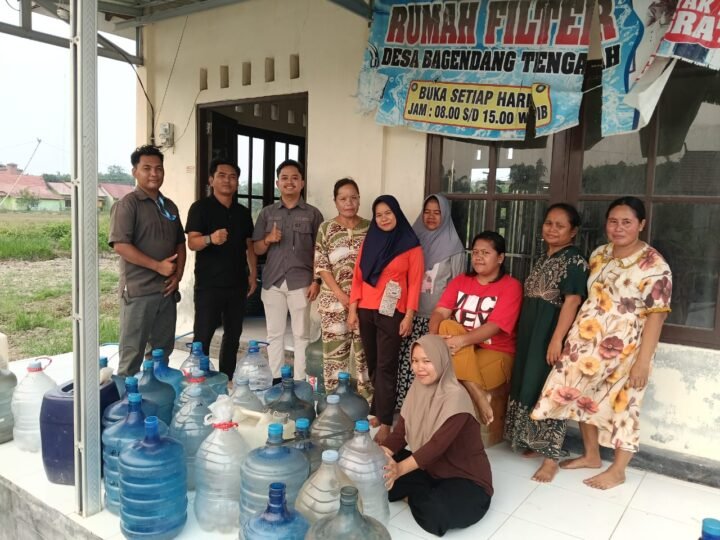 Warga Sulit Air Bersih, Kades Bagendang Tengah Gratiskan